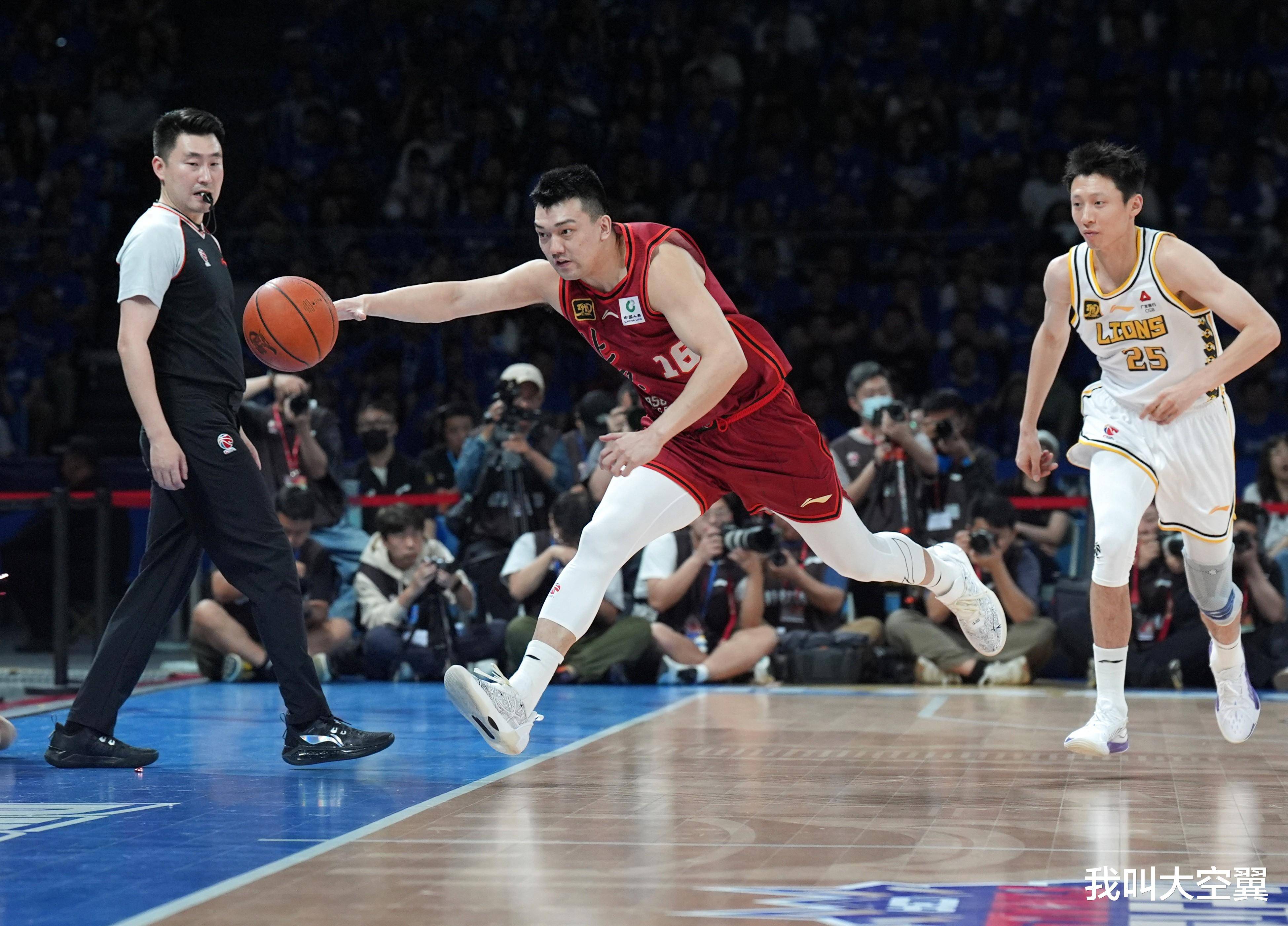 亚博-关于今夜体能课后；广厦男篮主帅复盘备战足总杯；引发热议；年轻球员得到机会的信息